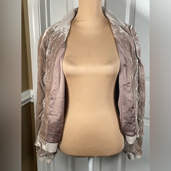 Free People Crushed Velvet Jacket Bomber Jacket Ruched Beige Tan Taupe XS - Picture 15 of 16